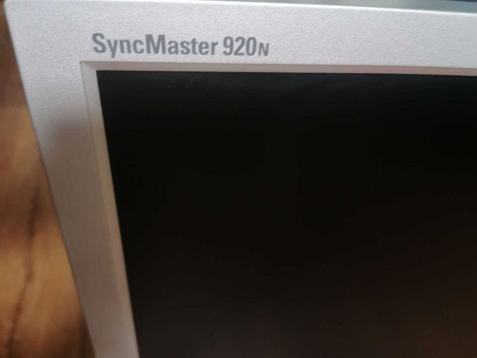 Монітор 19" Samsung 920N LS19MJAKSZ Сріблястий