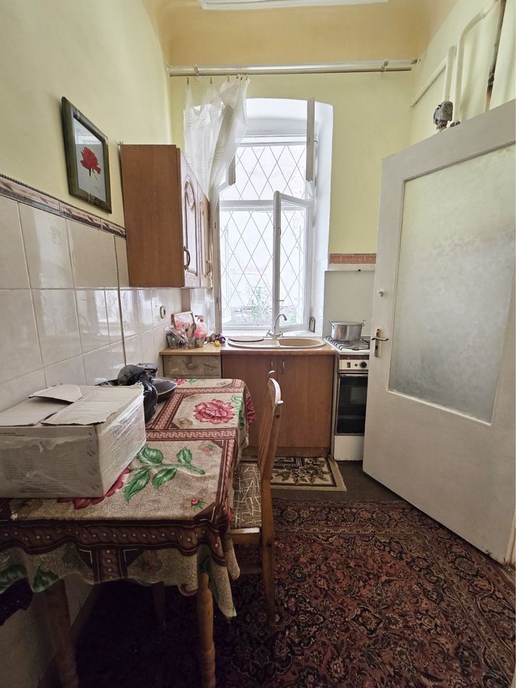Продаж 1но кімнатної З ДВОРИКОМ В ЦЕНТРІ МІСТА, (р-н СОБОРНОЇ площі)!