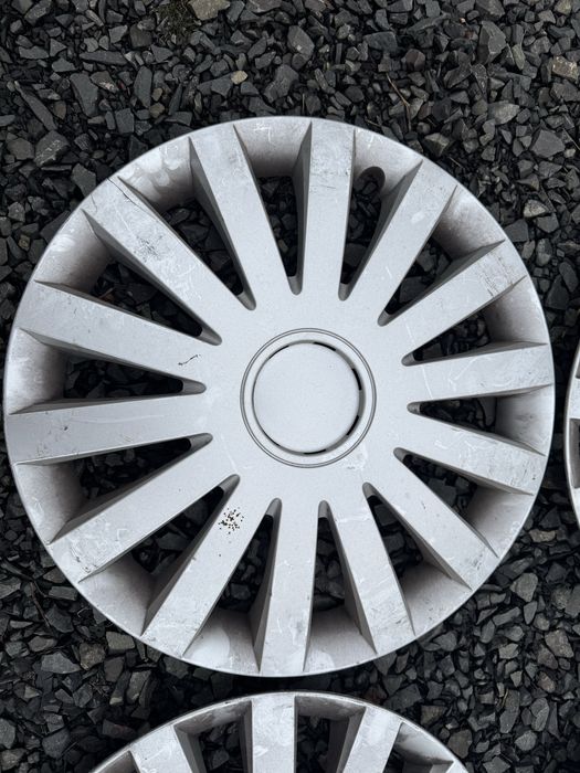 Комплект ковпаків r17 в гарному стані
