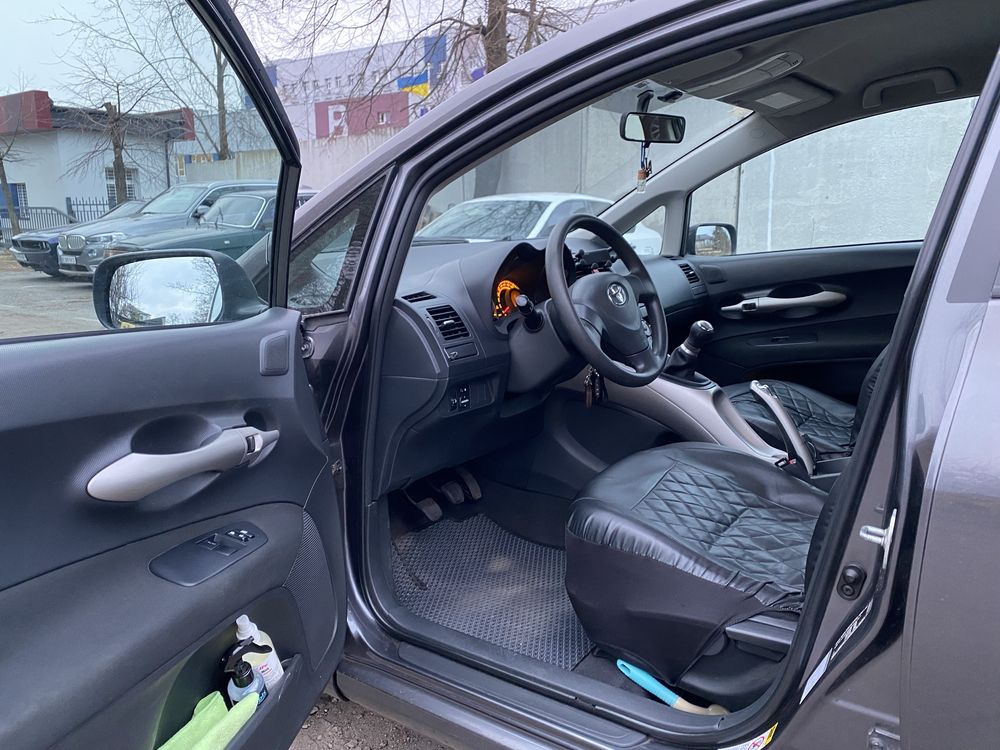 Toyota Auris ʼ08р 1.6 механіка