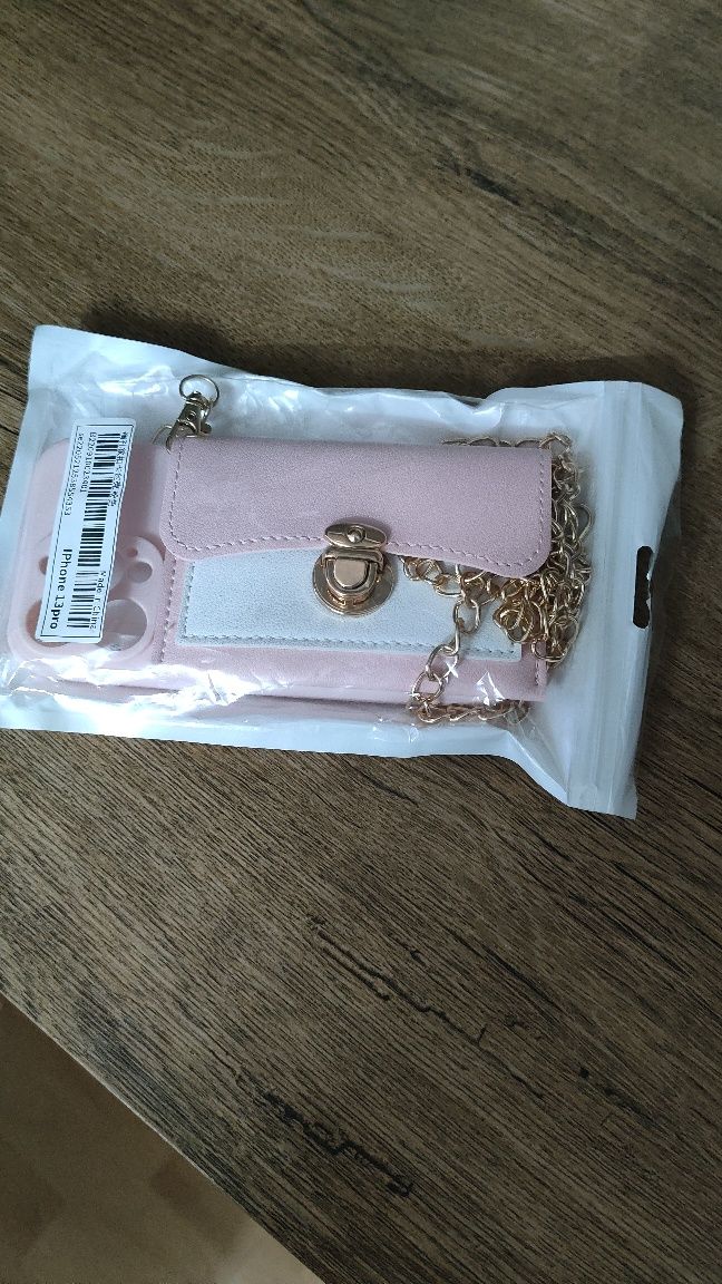 Nowe śliczne etui do iPhone 13 pro z odpinanym łańcuszkiem .