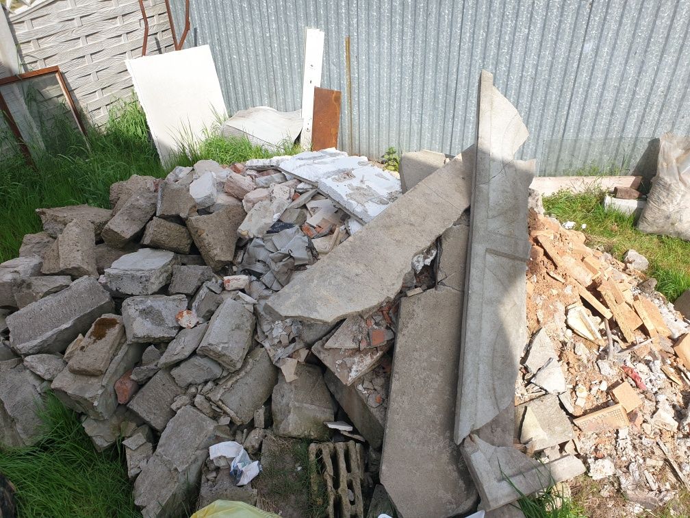 Gruz z rozbiórki pustaki cegły beton