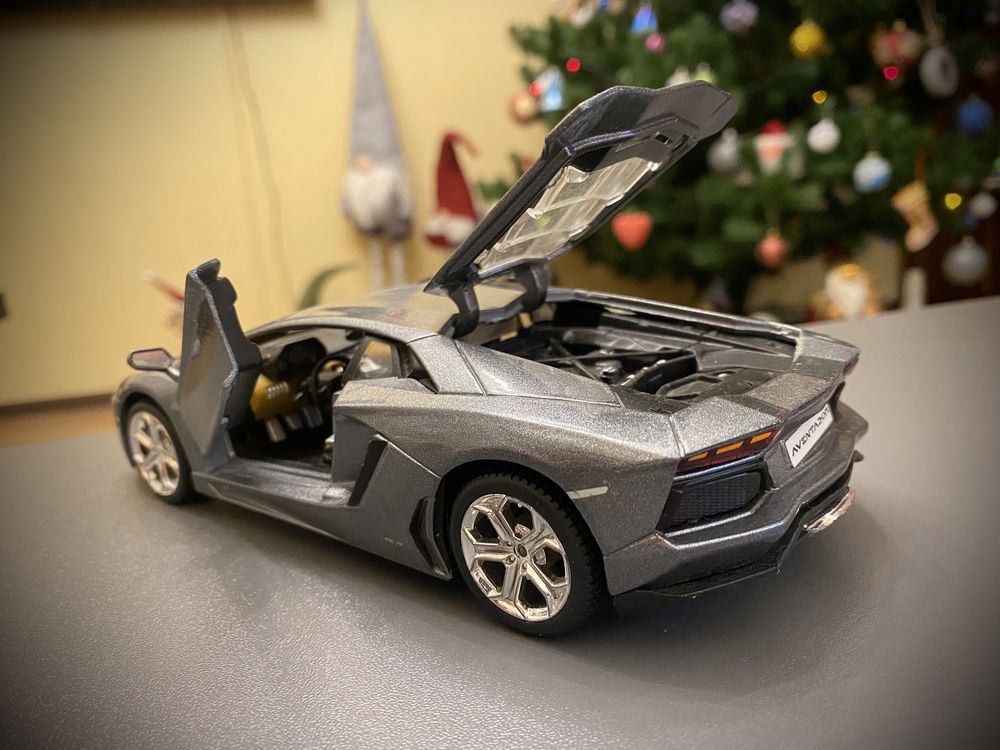 Модель 1:24 Lamborghini Aventador