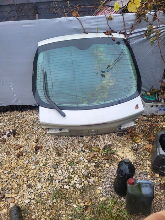 Oddam klapa bagaznika laguna 2