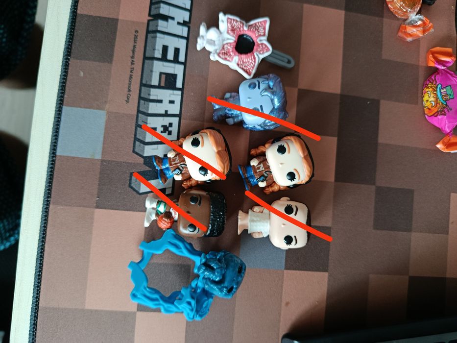 Funko pops Kinder Joy Stranger Things