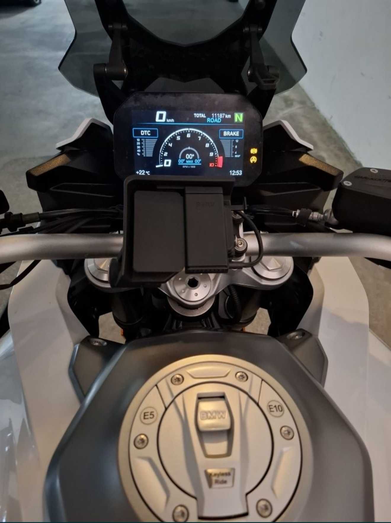 BMW F900XR - FULL EXTRAS