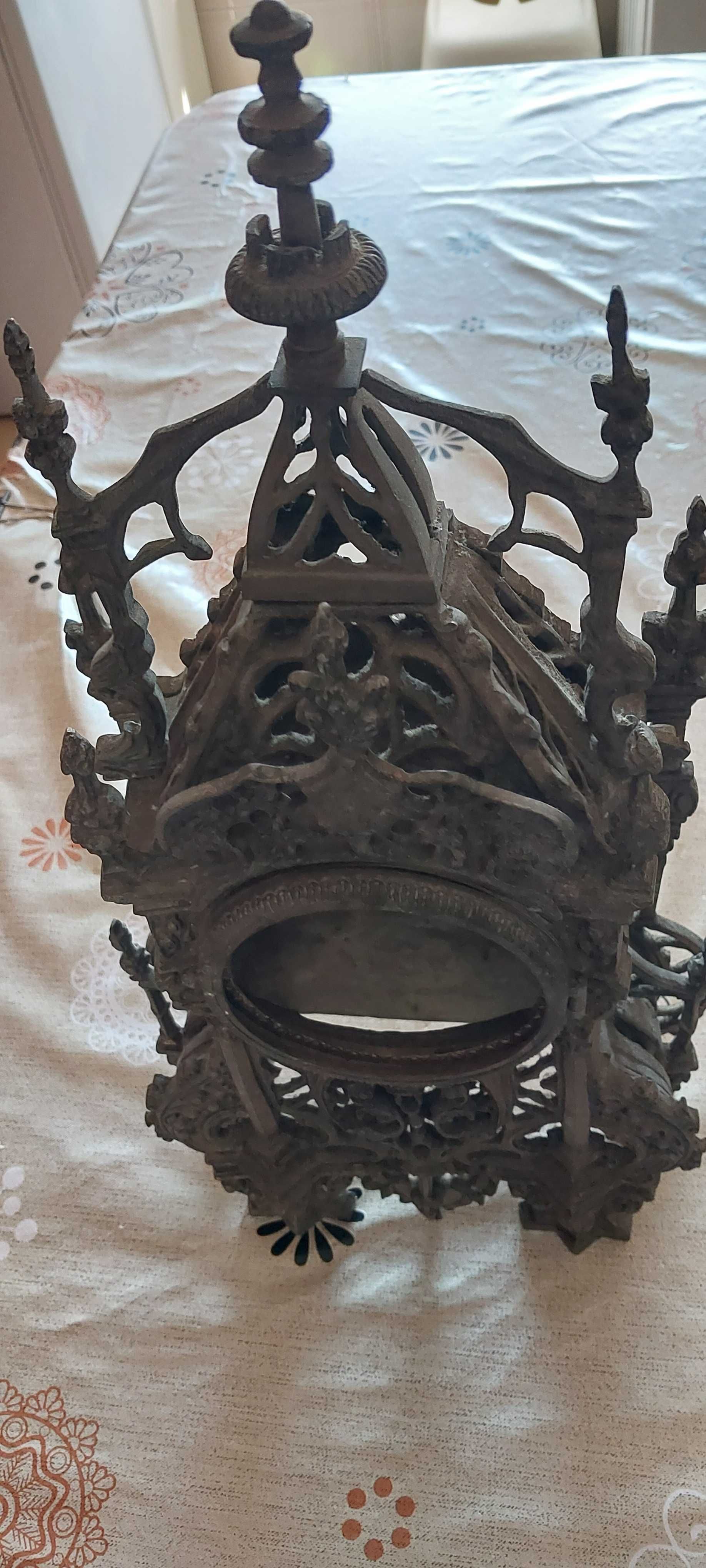 Vendo relógio de mesa em latão muito trabalhado