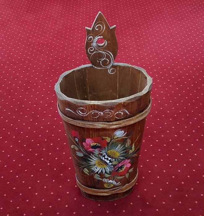 Zabytkowy parasolnik zdobiony malaturą - Schwarzwald