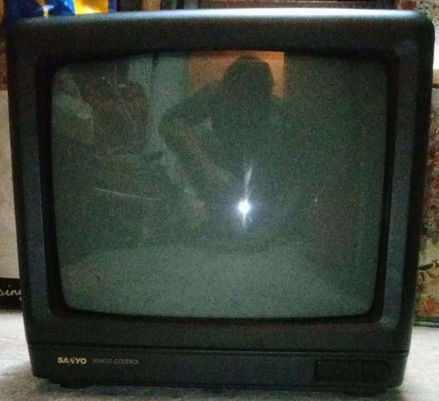 Televisão Sanyo de 35cm diagonal