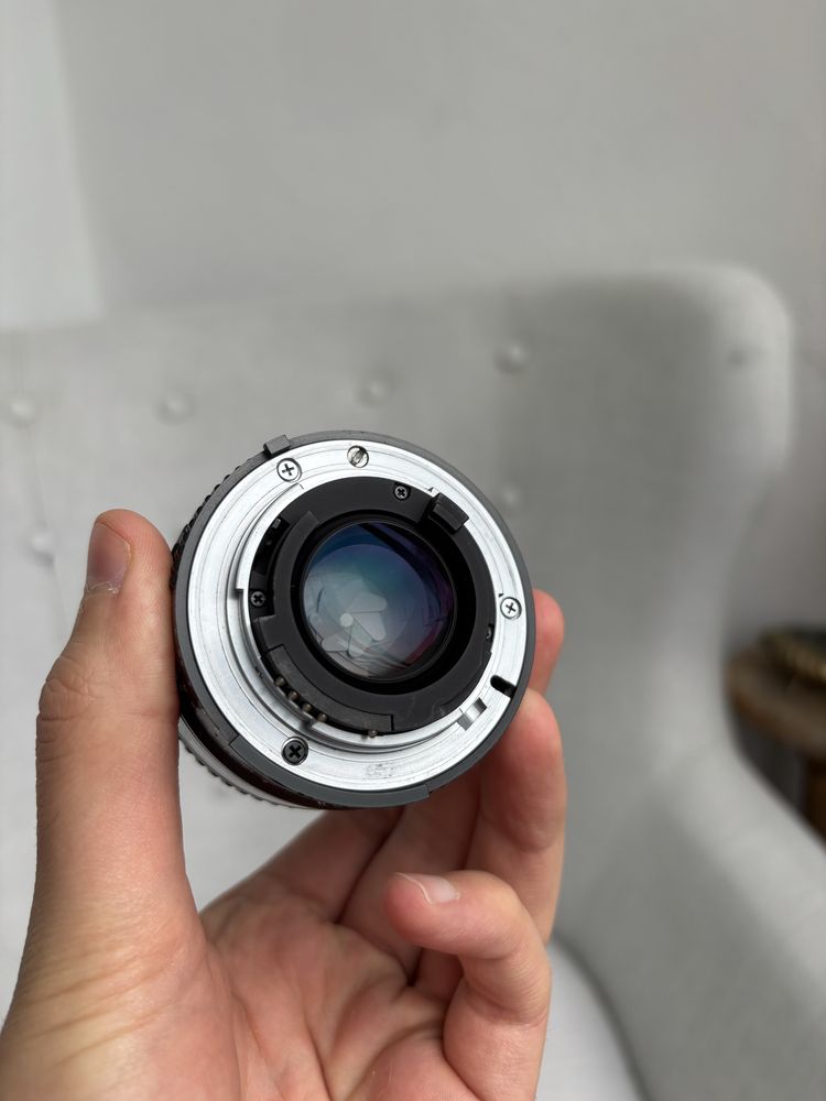 Nikon AF Nikkor 35mm F/2D