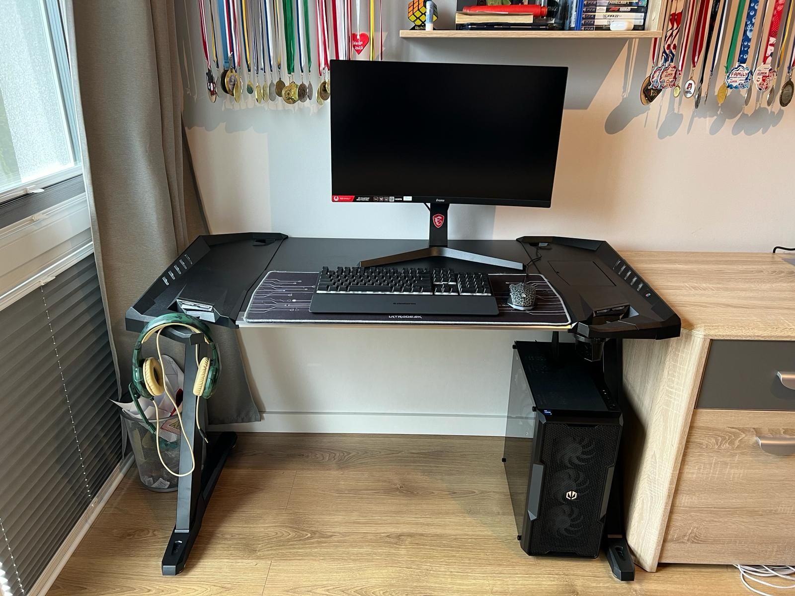 Sprzedam biurko gamingowe ultradesk