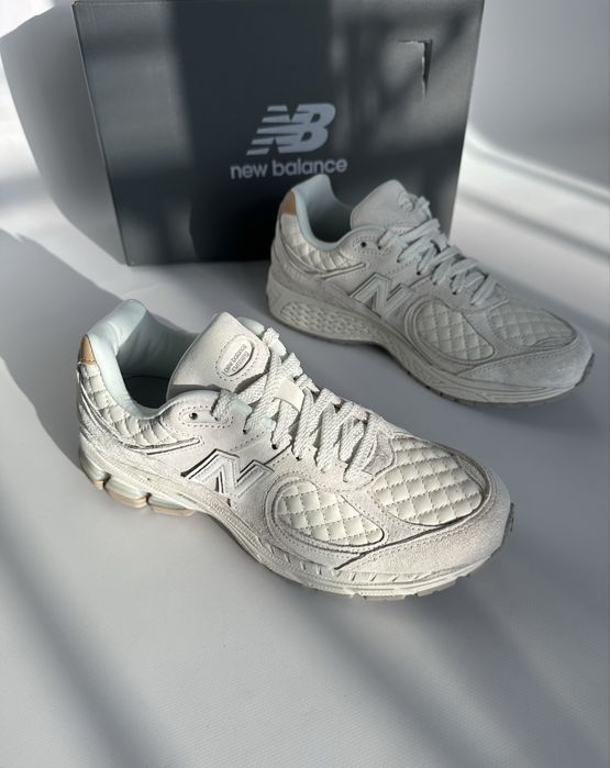 Жіночі кросівкм New balance 2002