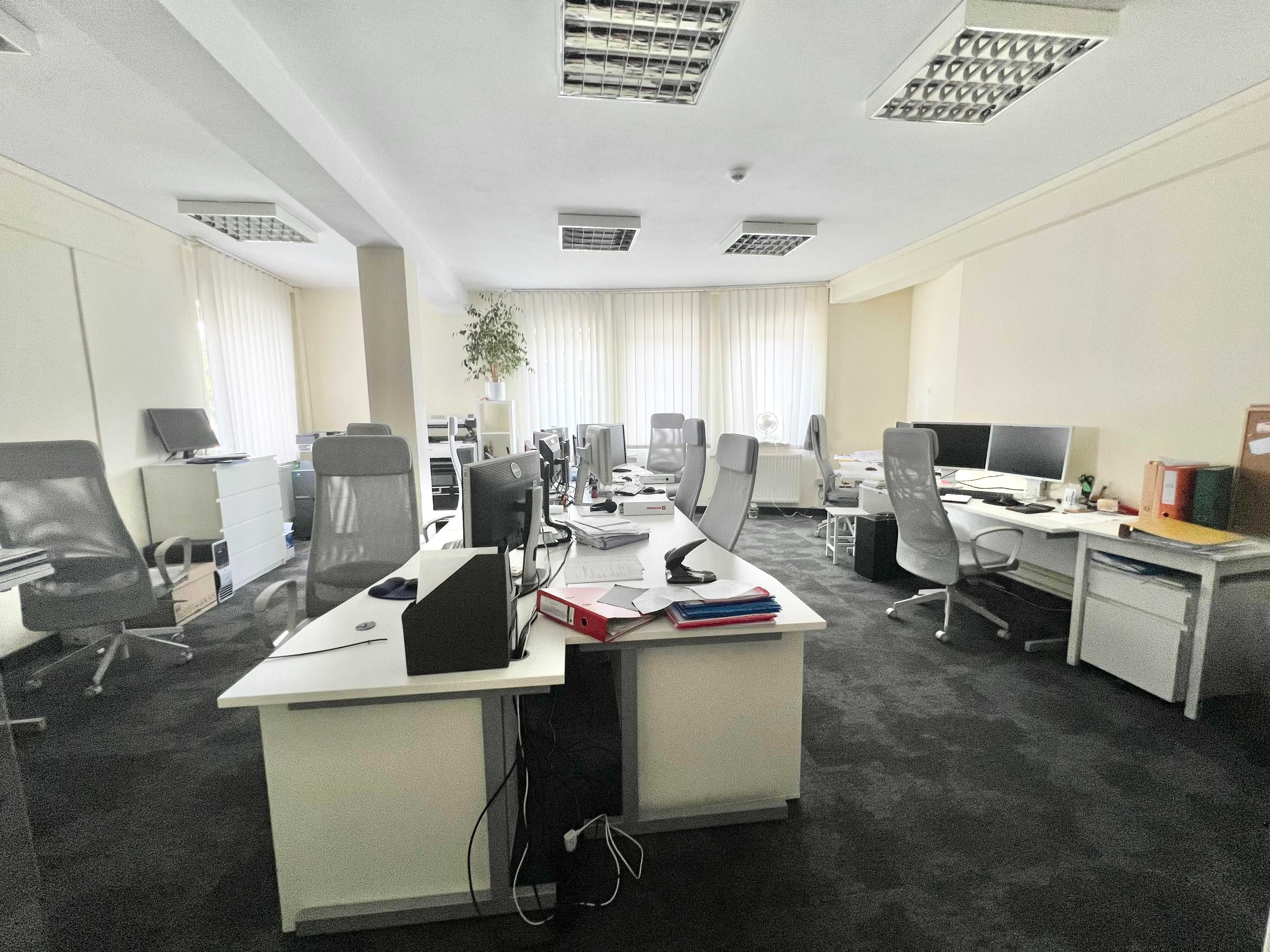 Do wynajęcia biurko w open space cena ryczałtowa 1300 zł netto!