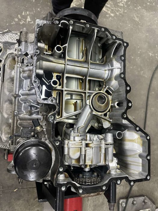Двигун bmw n63b44 по детально