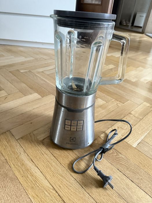Szklany blender kielichowy Elektrolux