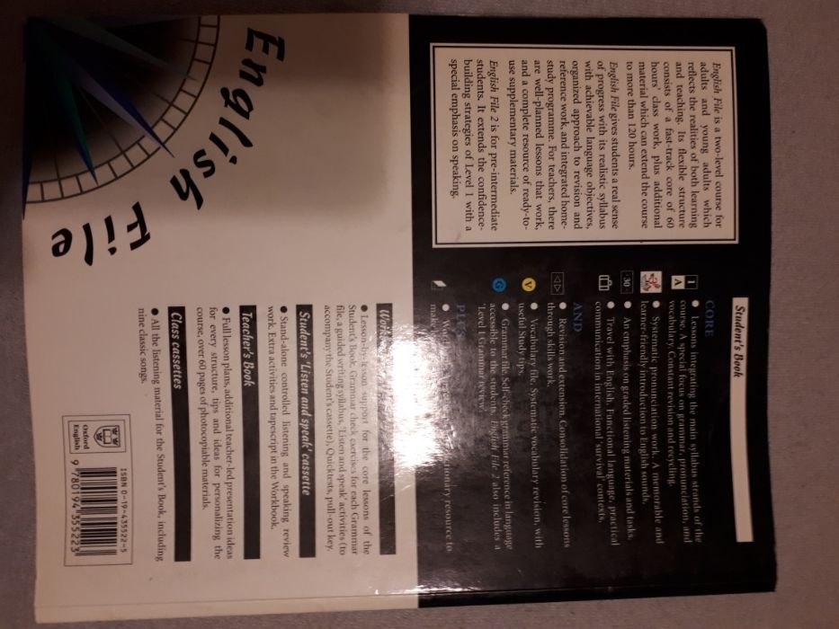 English File - Pre-Intermediate Student`s Book
