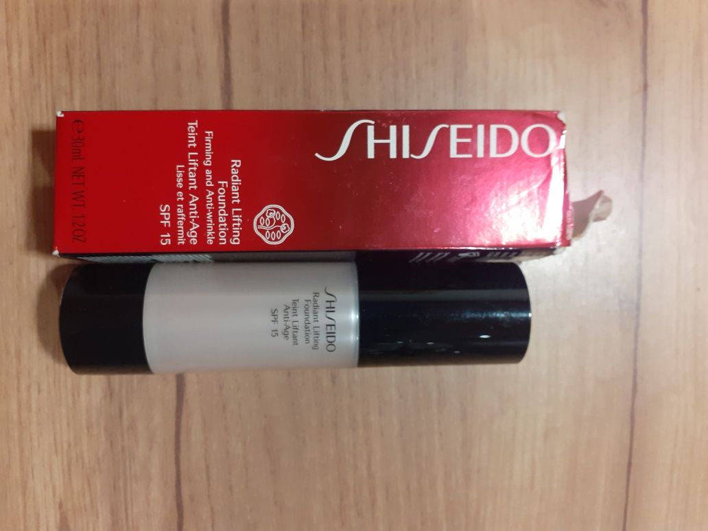 Shiseido radiant lifting foundation