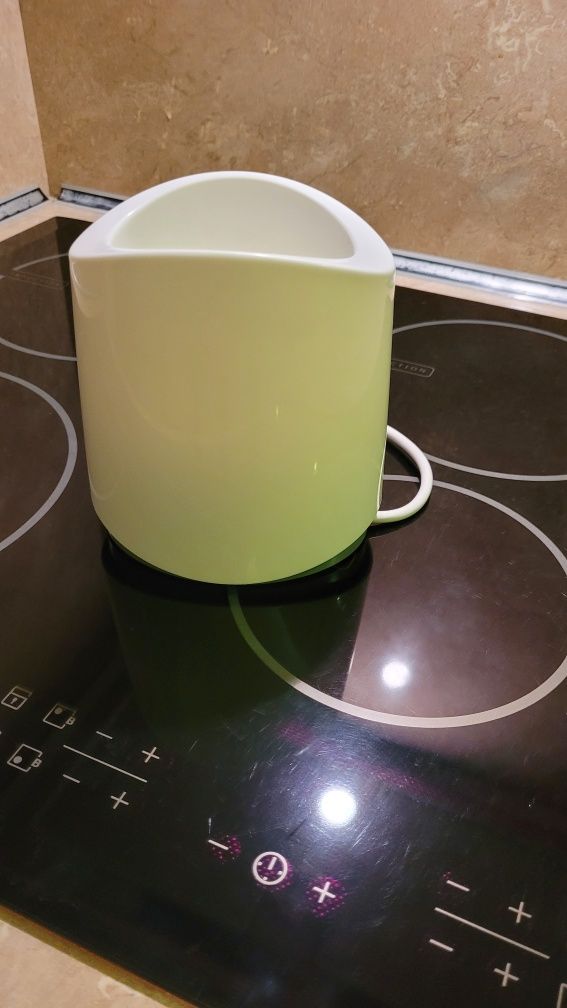 Podgrzewacz dla  niemowlaka do butelek słoiczków  itp.