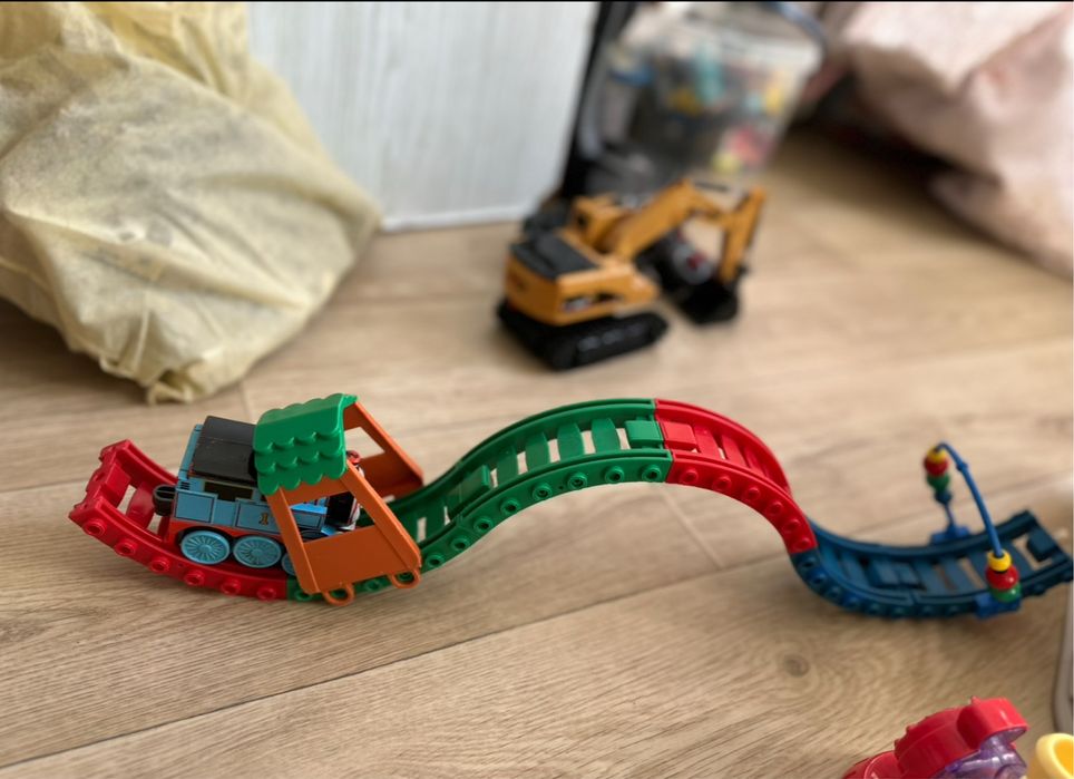 Паравозик томас іграшка