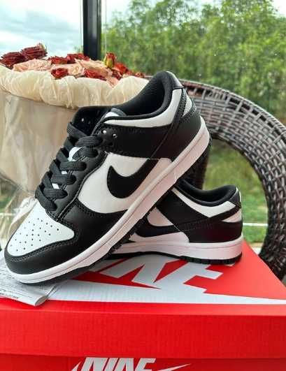 Nike dunk low panda black white 38.5