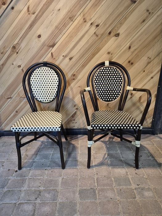 48x Stylowe krzesło rattanowe z modnej restauracji + stoliki