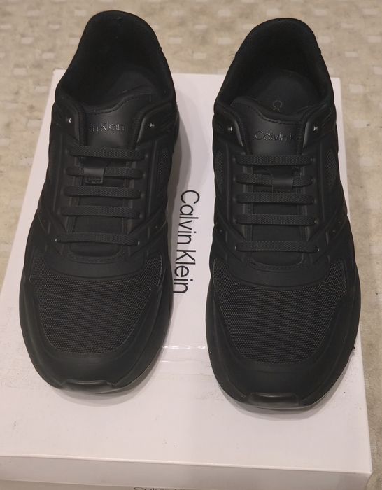 Продам кросівки Calvin