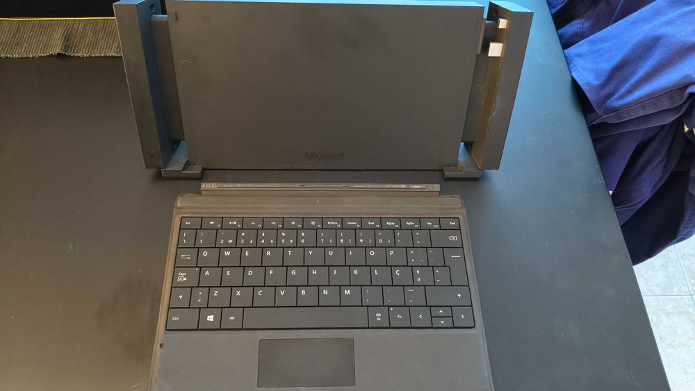 Dock e teclado para surface