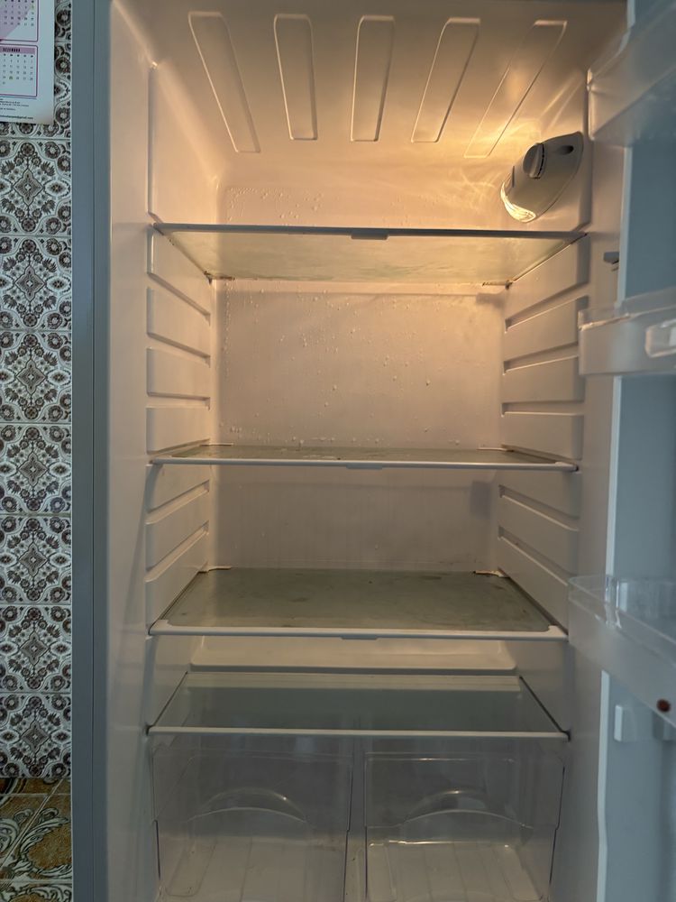 Frigorífico com Congelador