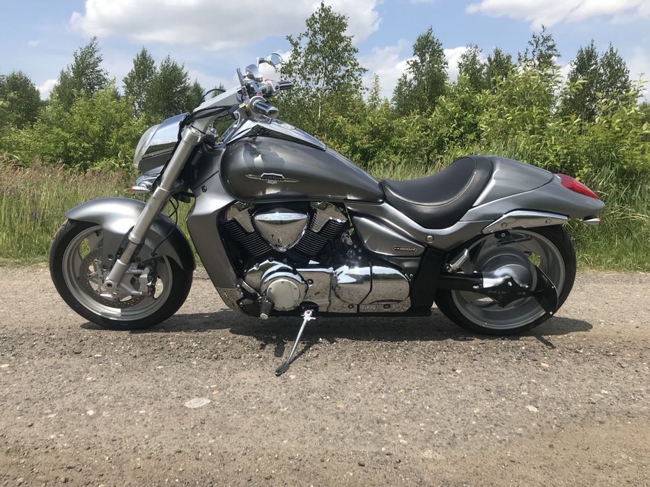 Suzuki Intruder.