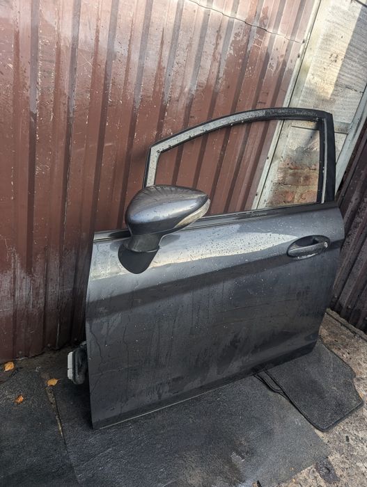 Переднє ліві двері ford fiesta mk7