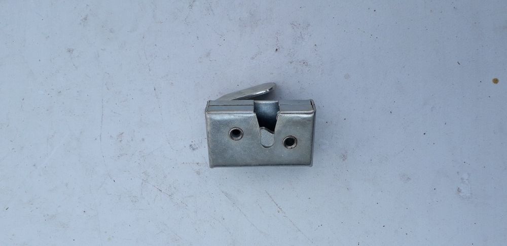 Zamek kabiny URSUS C-360 C-330 MF-3 MF-4 KOŹMIN prawy lub lewy