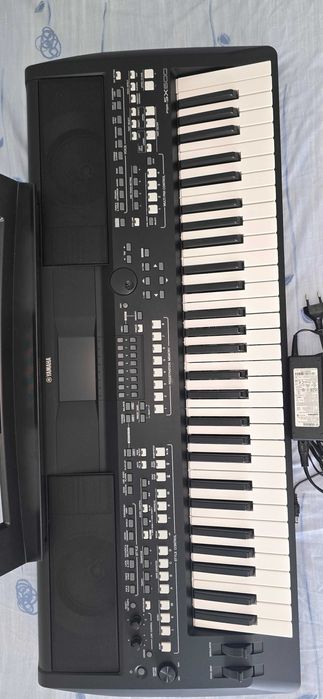 Teclado Yamaha PSR-SX600 – Profissional em Excelente Estado!
