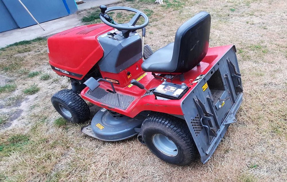 Traktorek-kosiarka Murray 18\102 z uszkodzoną skrzynią biegów