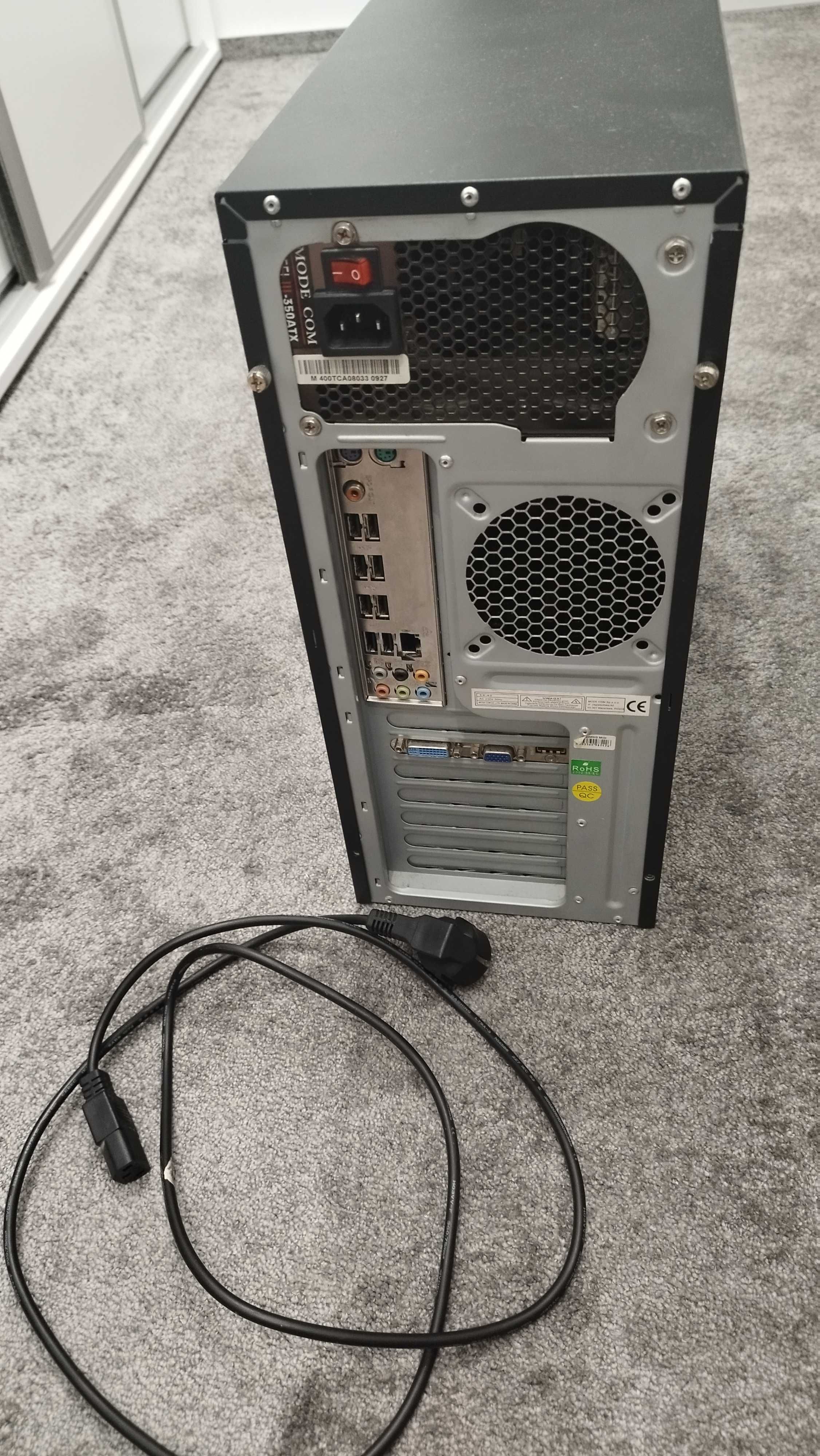 Komputer stacjonarny Intel Core 2 Duo / 4GB RAM / 500GB HDD / Linux