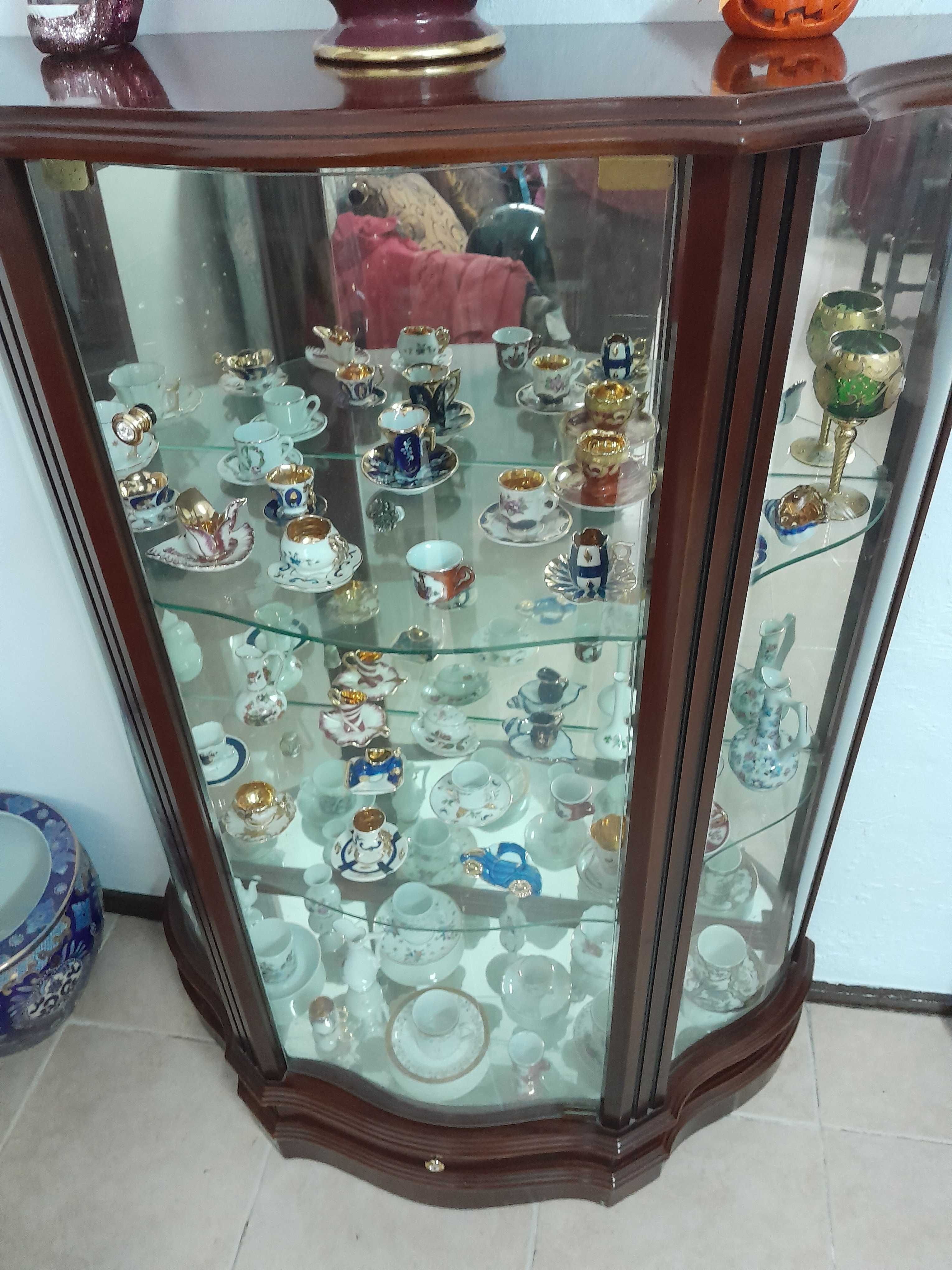 Vendo vitrine com recheio