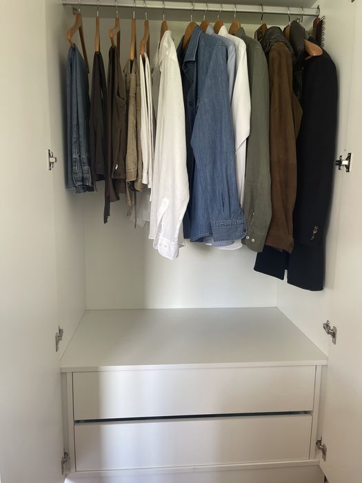 Armário de grandes dimensoes, feito á medida manualmente