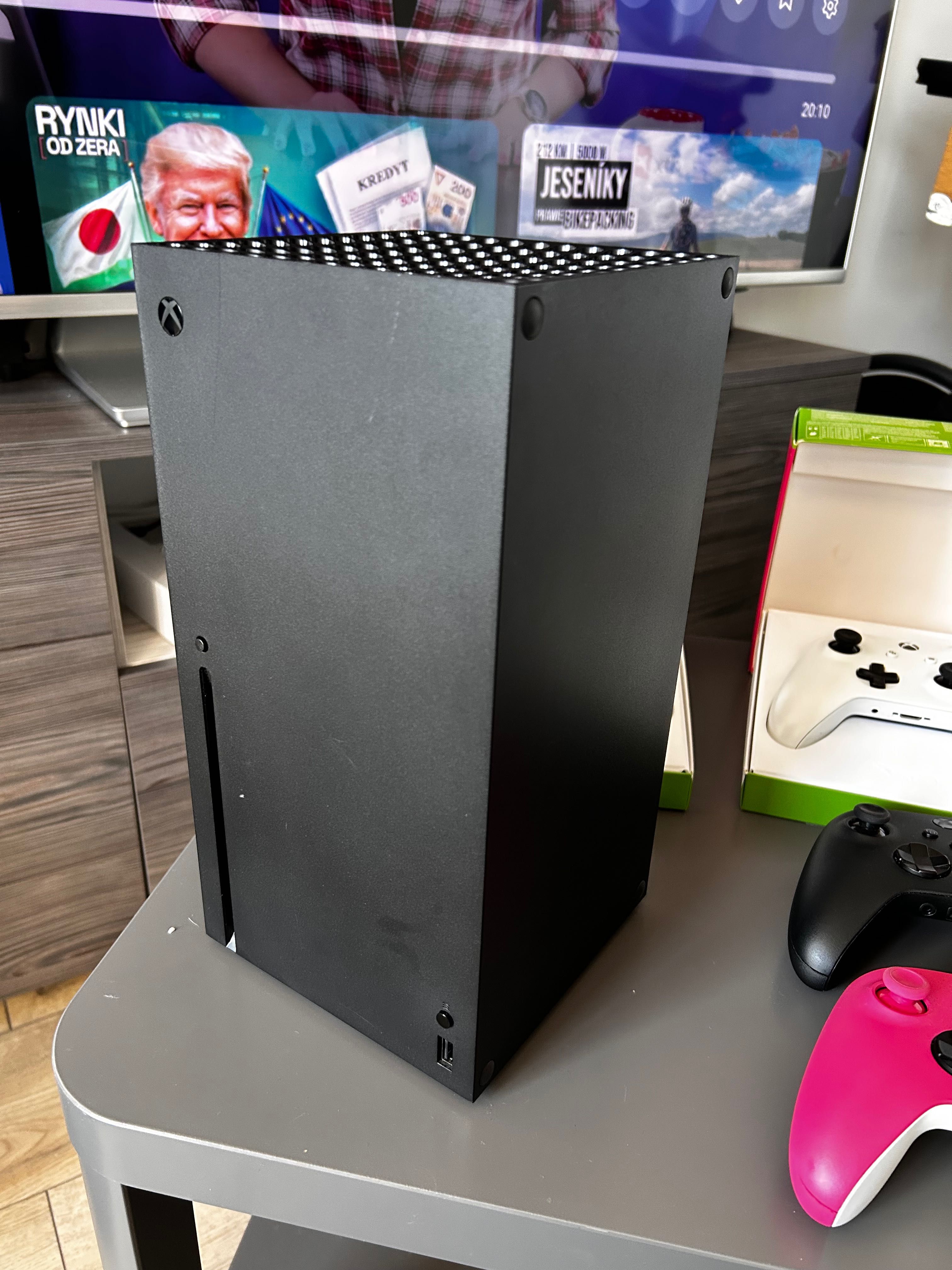 Xbox Series X + 4 Pady + Pudełko
