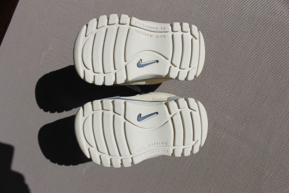 Sapatilhas / ténis unisexo tamanho 17 da Nike (COMO NOVAS)