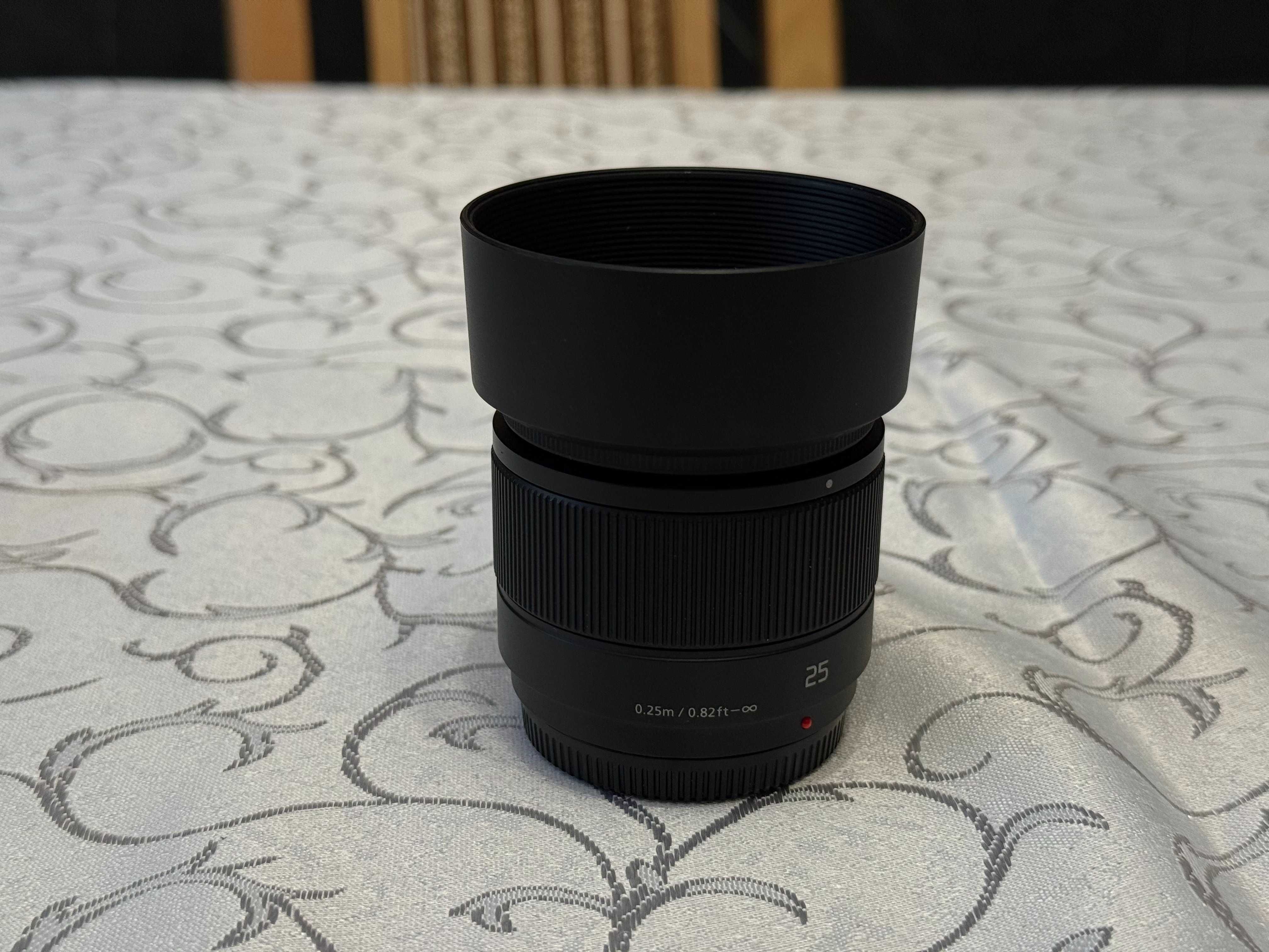 Panasonic Lumix G80 + 12-60mm f/3.5-5.6 + 25mm f/1.7