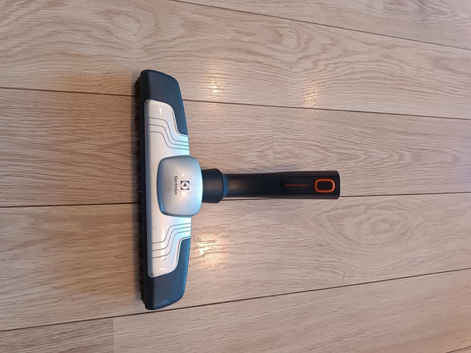 _._ Odkurzacz workowy Electrolux/AEG - szczotka