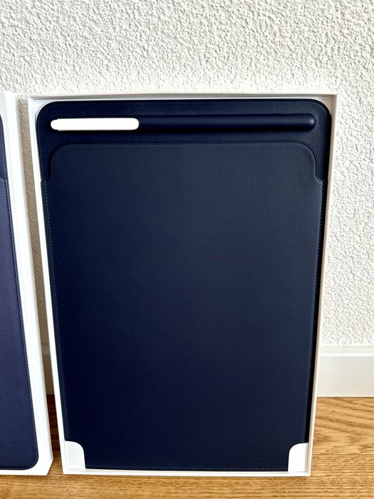 Чехол-вкладыш Apple Leather Sleeve for iPad Pro 10.5. Оригинал