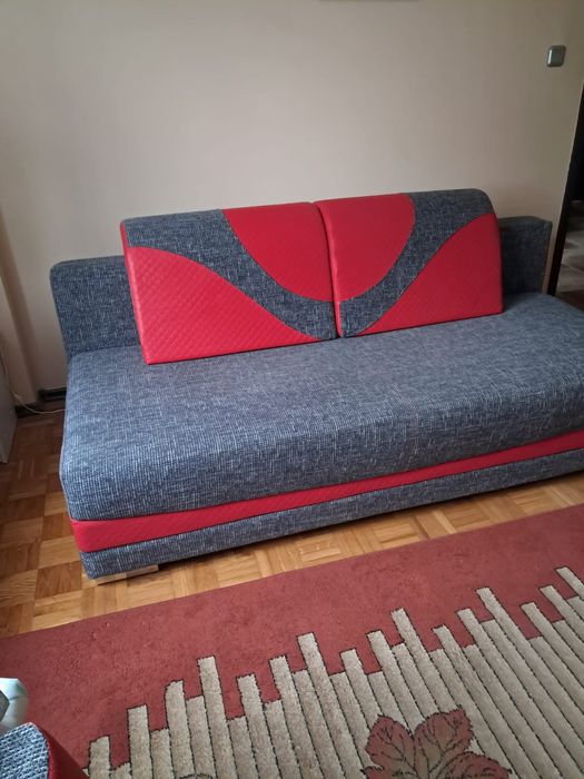 Kanapa szaro-czerwona