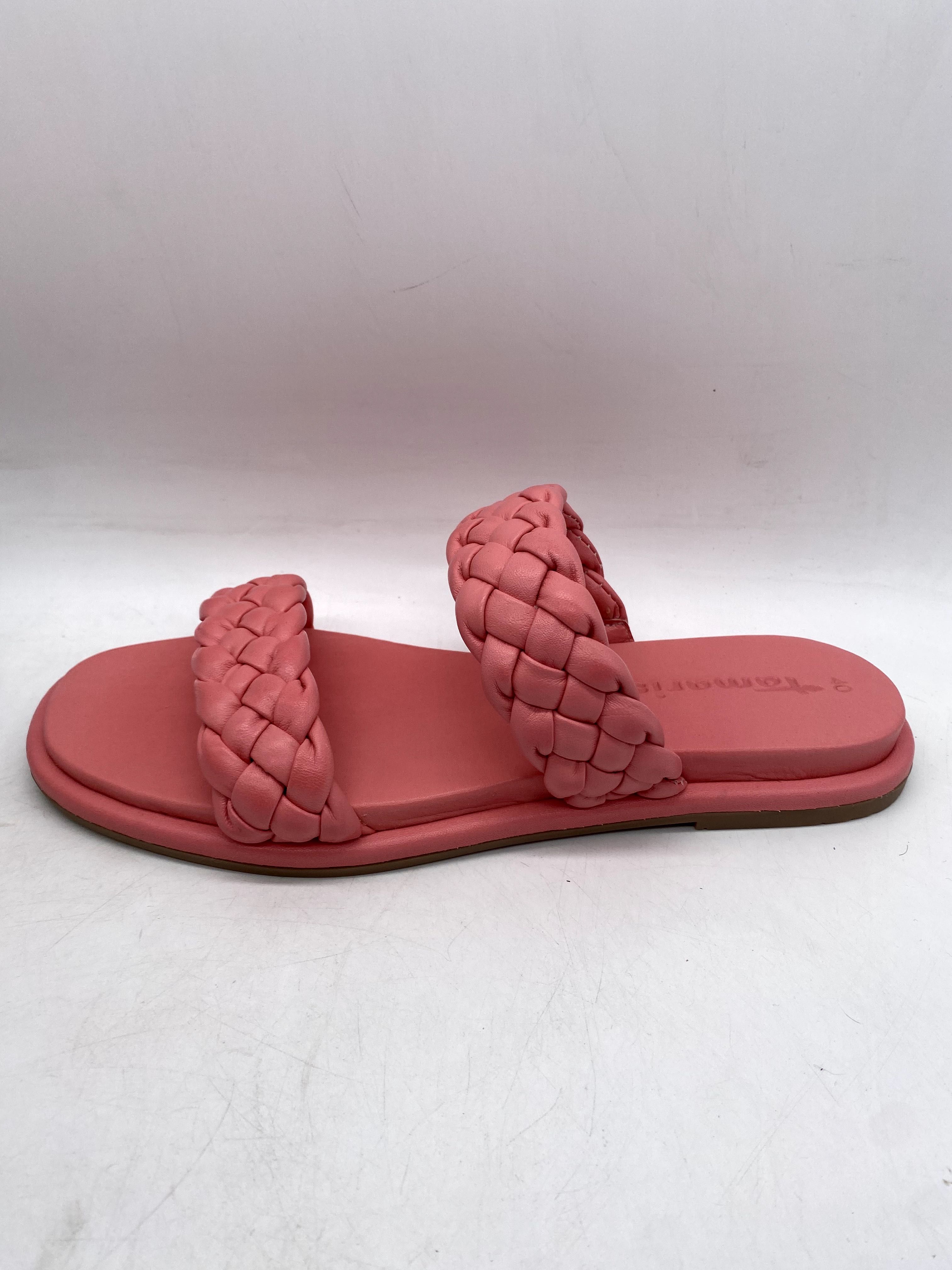 Klapki damskie z ozdobnymi paskami wsuwane Flamingo Tamaris rozmiar 40