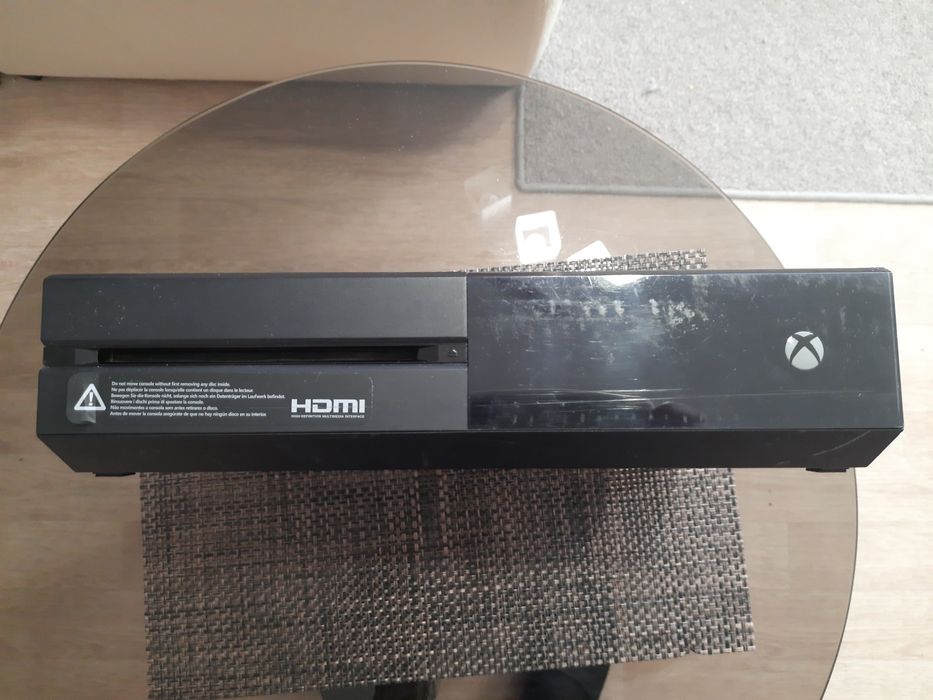 Xbox one 500gb + геймпад + игры