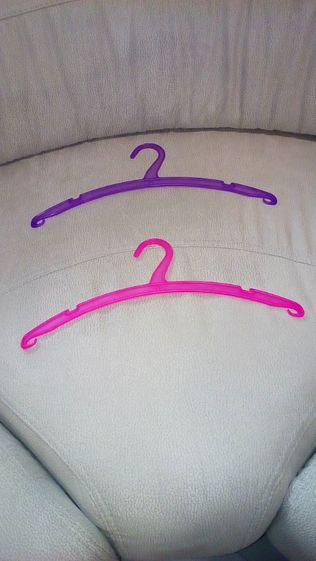 Cabides resistentes e práticos para roupa de bébé/criança - quarto