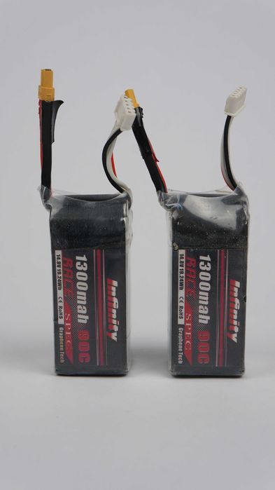 2 Akumulatory 1300 mah 14.8V 90C