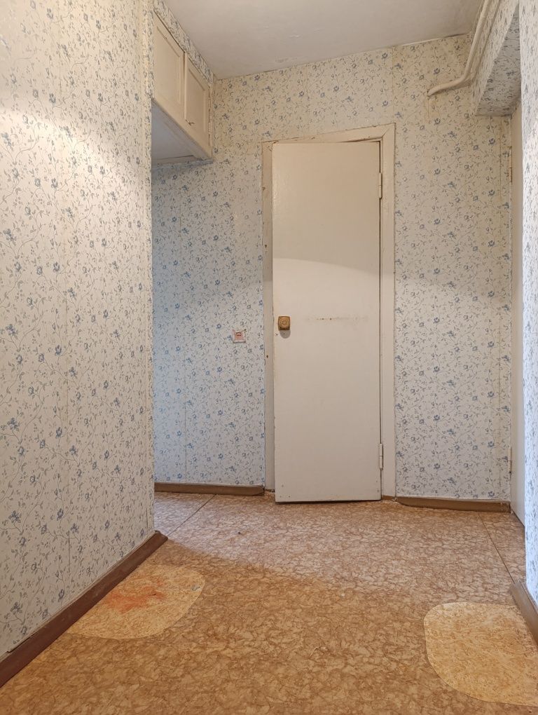 Продам 2-х кімнатну квартиру в цегляному будинку біля Градецького