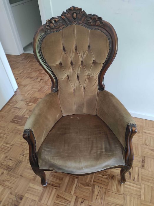 Cadeira clássica estofada