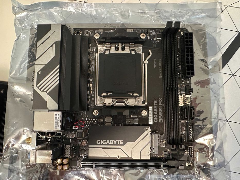 Gigabyte B650I AX ITX