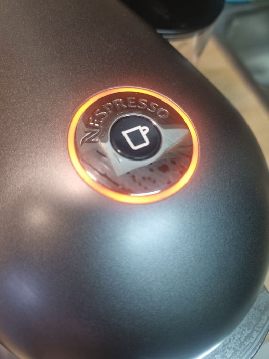 Máquina nespresso Vertuo Titanium